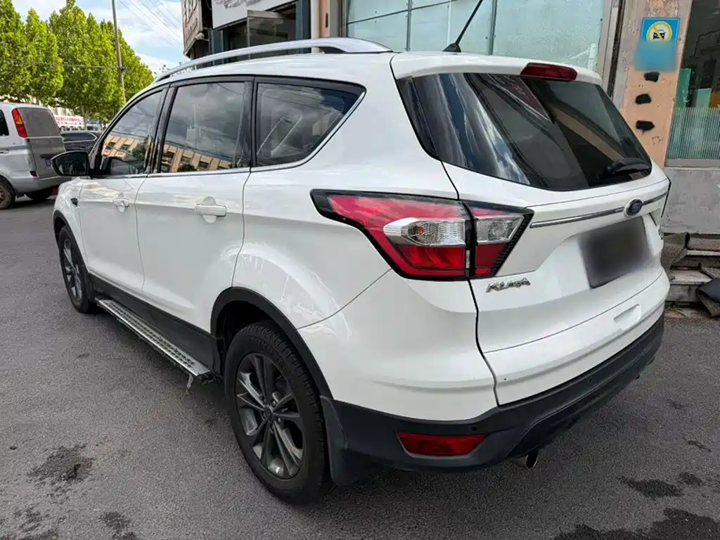 Фото 25 - Ford Kuga