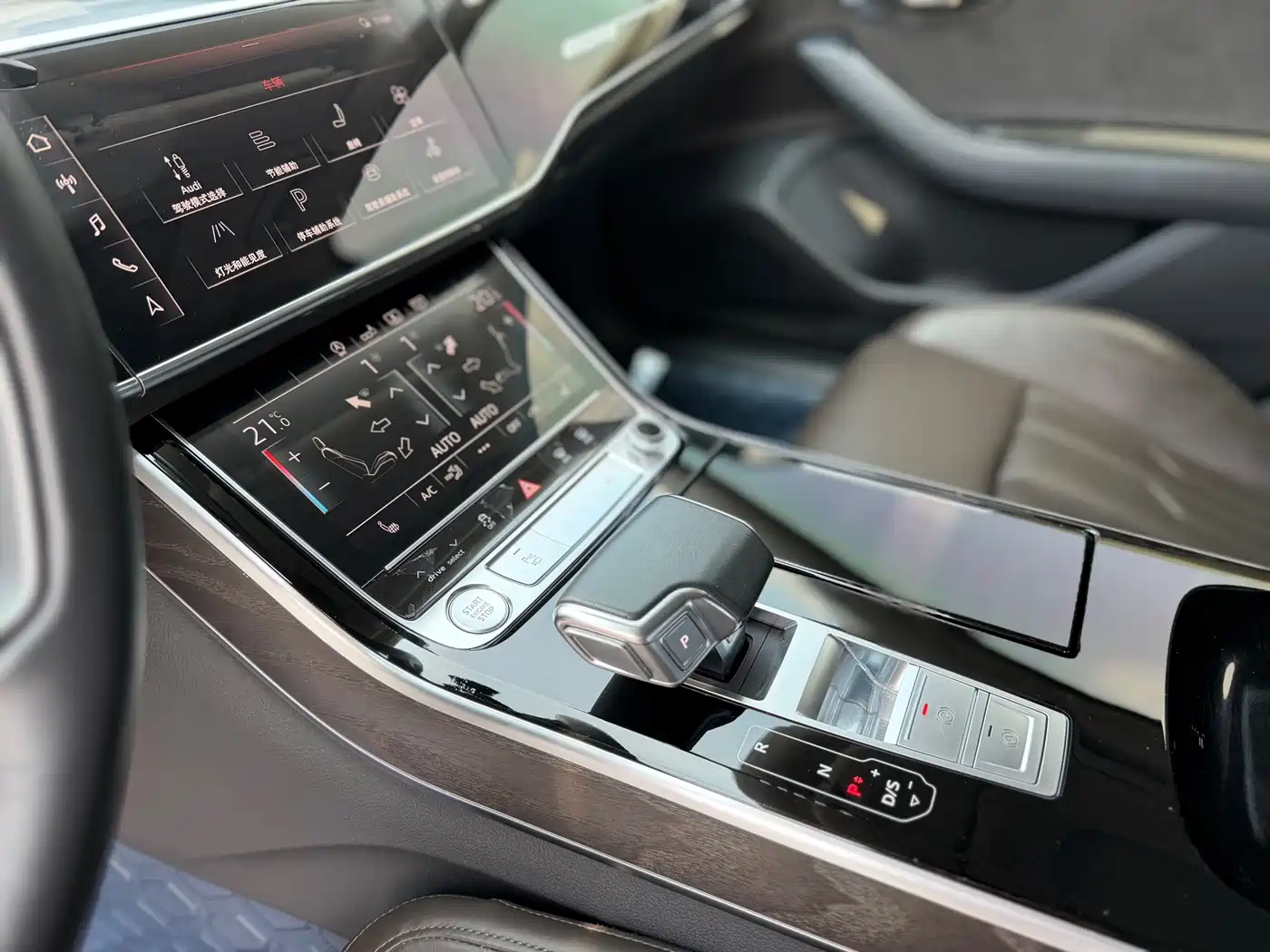 Фото 9 - Audi A8