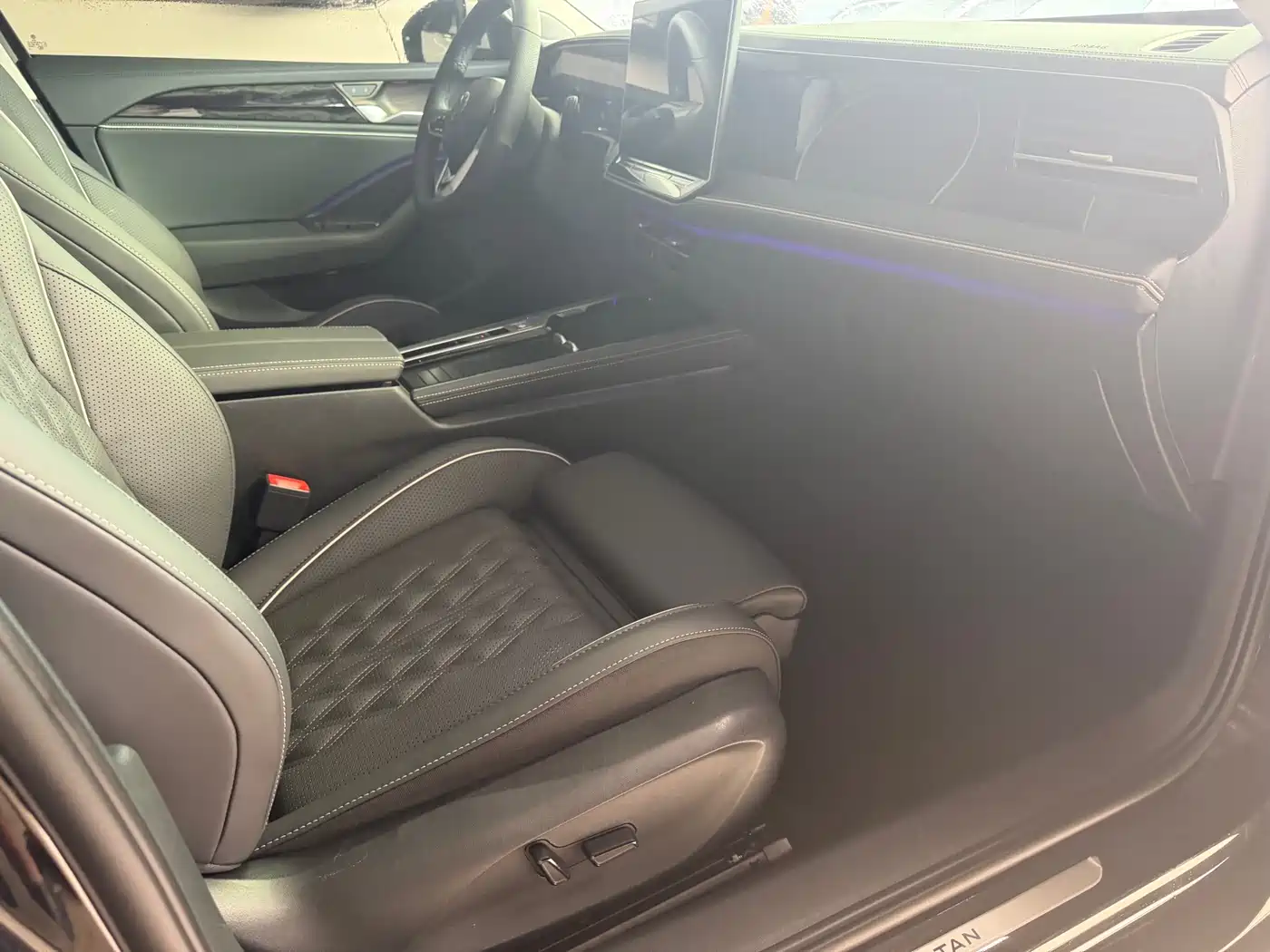 Volkswagen Magotan 2024 380TSI DSG Luxury Edition (Daimai Package) фото 11