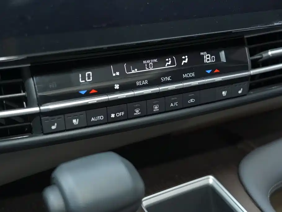 Toyota Sienna 2023 2.5L Hybrid Comfort Edition фото 20