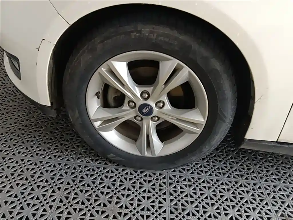 Фото 23 - Ford Focus
