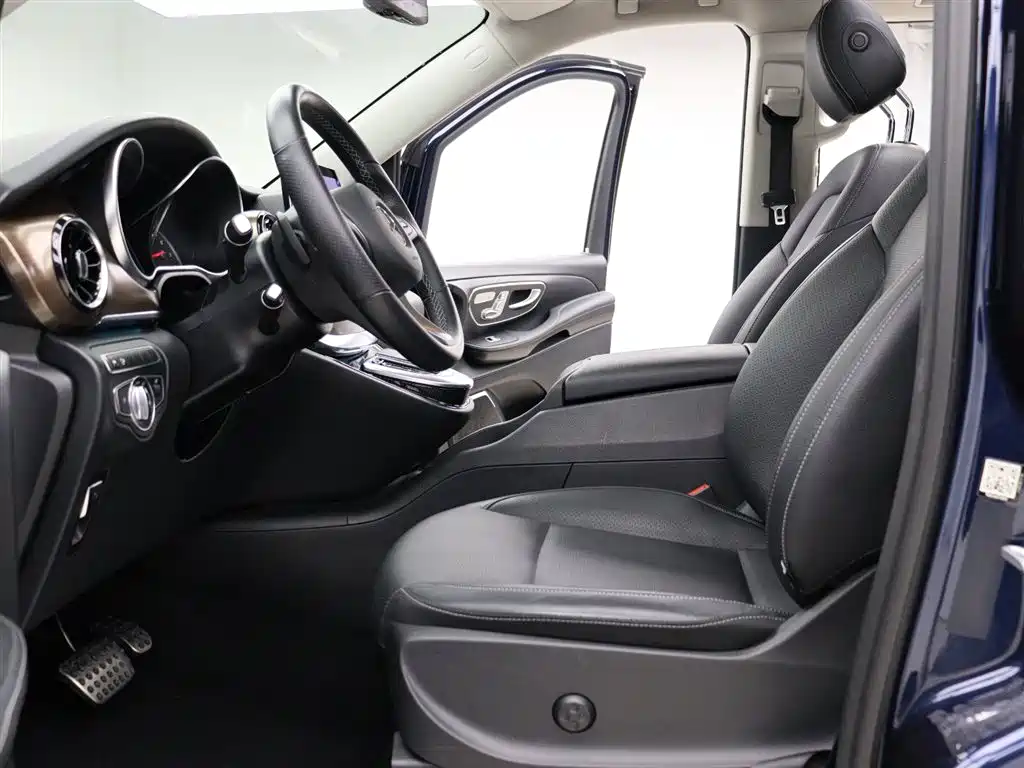 Mercedes-Benz V-Class 2021 V 260 L Long Wheelbase Premium Edition фото 2