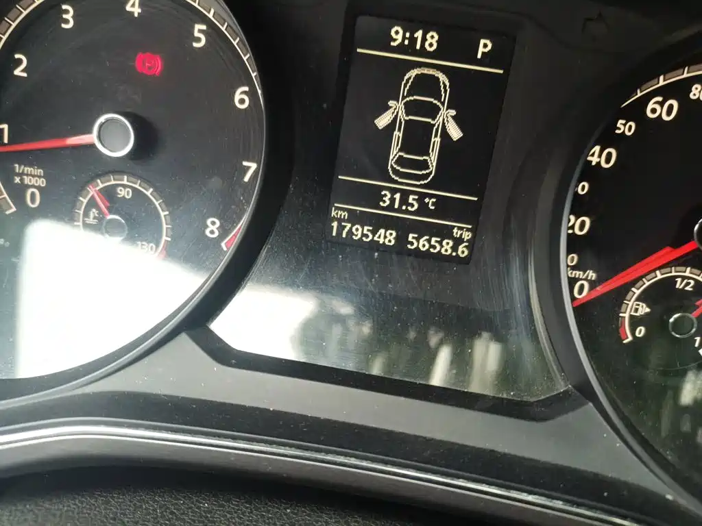 Фото 8 - Volkswagen Passat