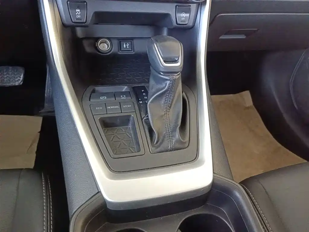 Toyota Wildlander 2022 2.0L CVT FWD Luxury Edition фото 6