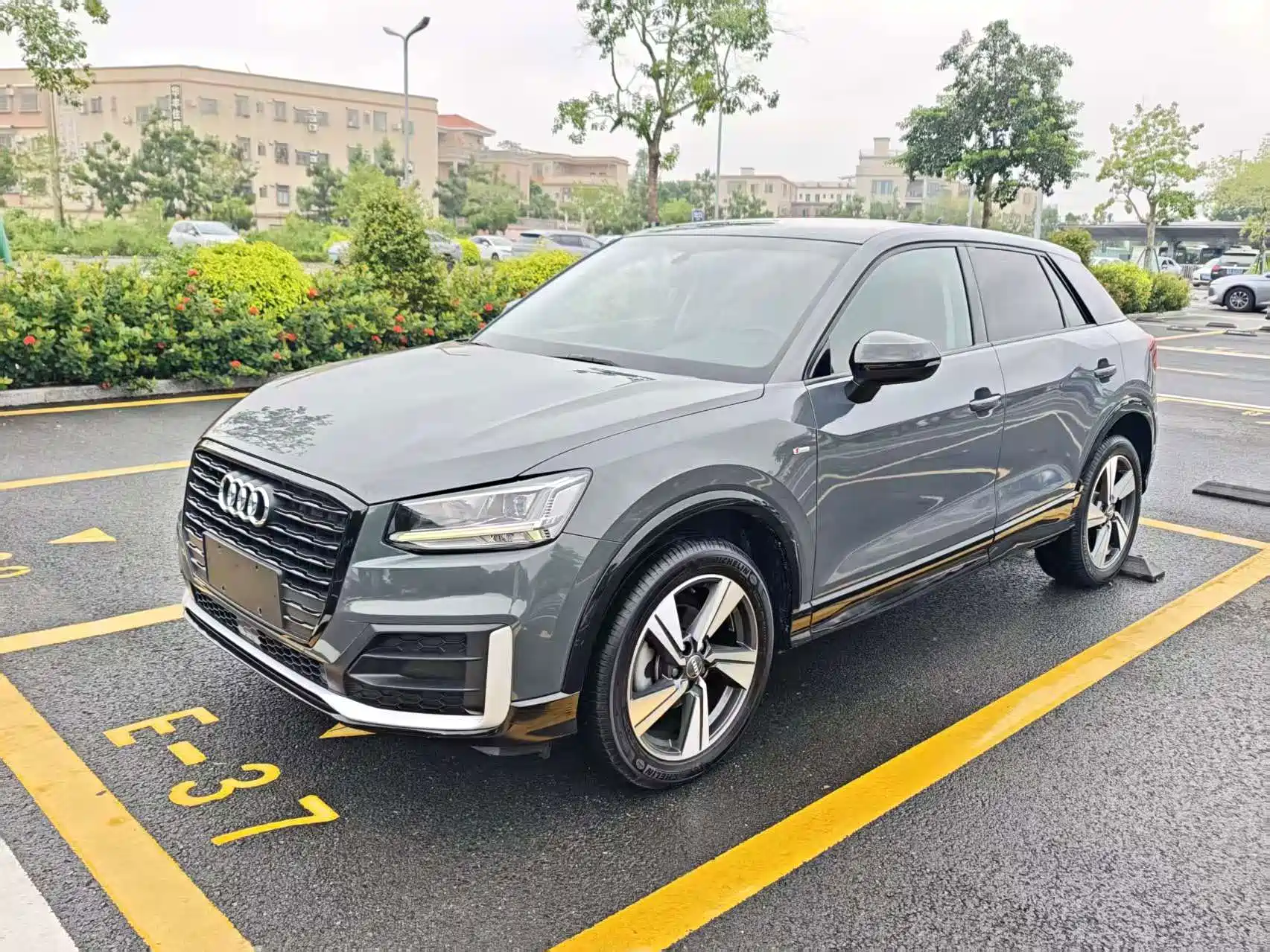 Photo 1 - Audi Q2L