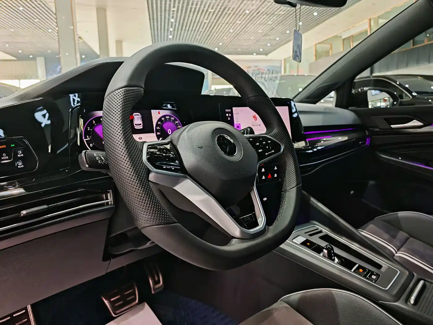 Volkswagen Golf 2023 Model 280TSI DSG R-Line фото 8