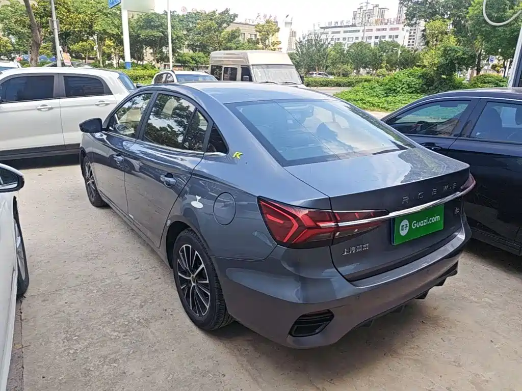 Фото 5 - Roewe i5