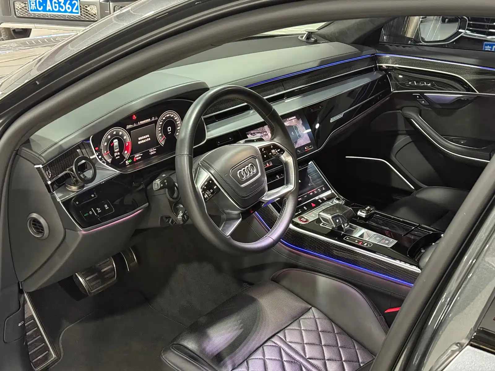 Фото 24 - Audi S8