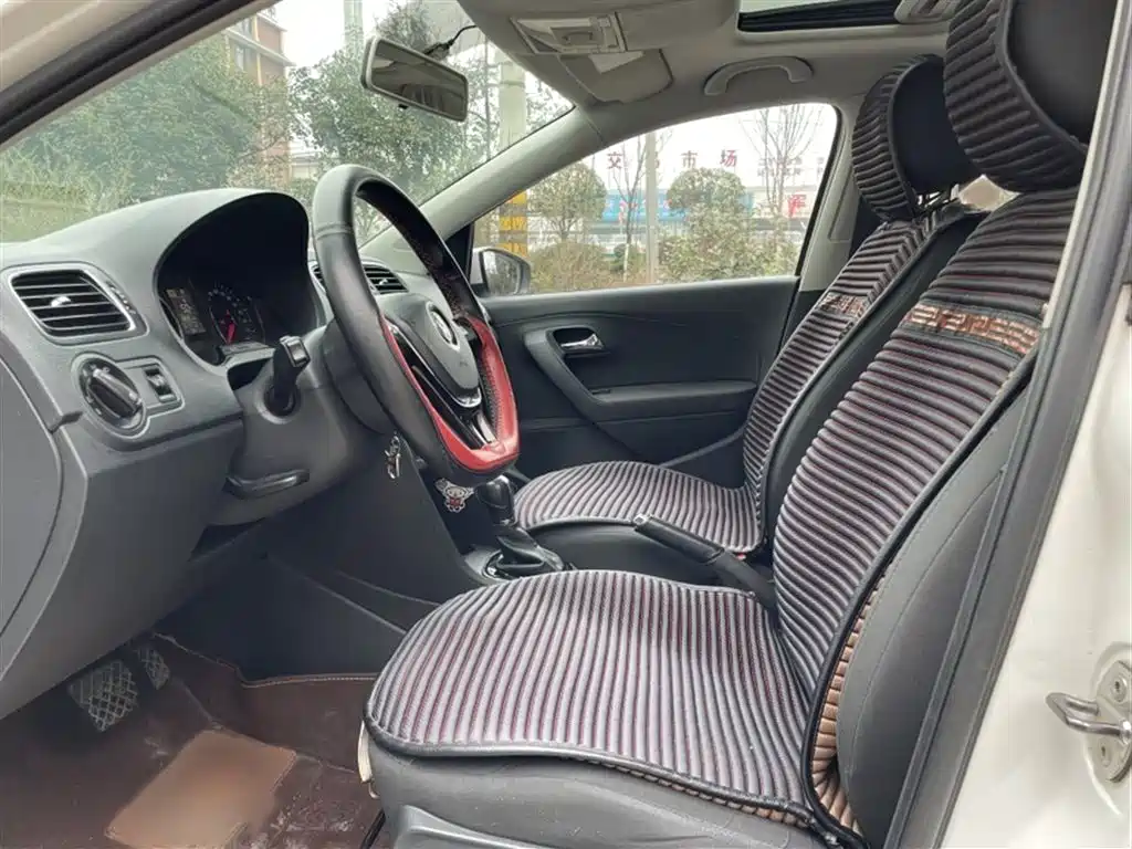 Volkswagen Polo 2016 1.6L Automatic Comfort фото 17