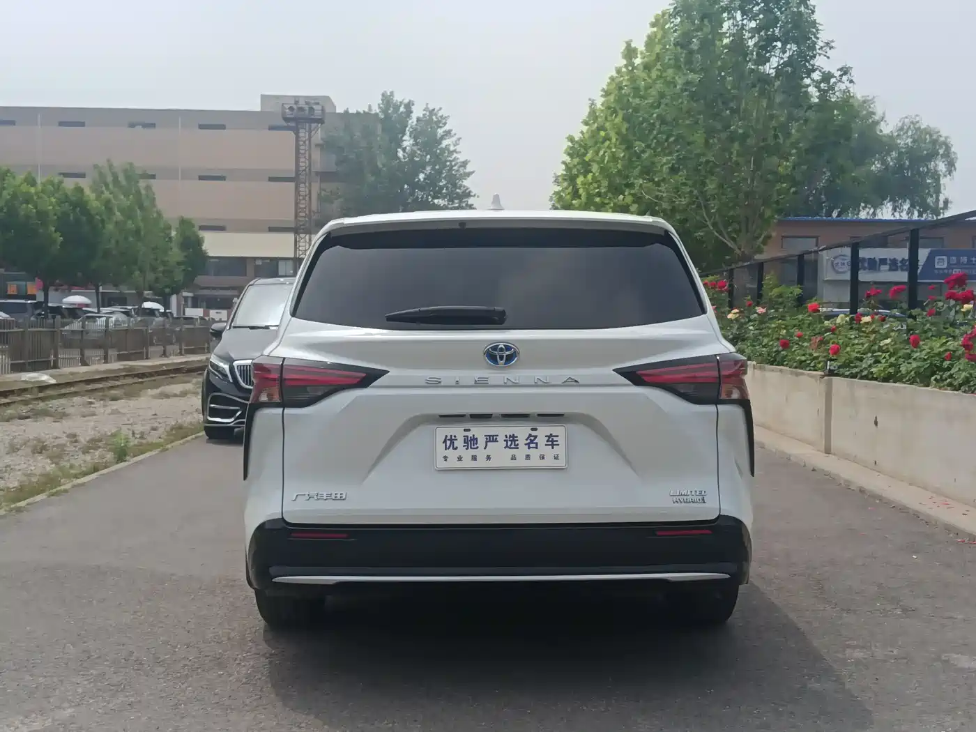 Toyota Sienna 2021 2.5L Hybrid Premium Edition фото 7