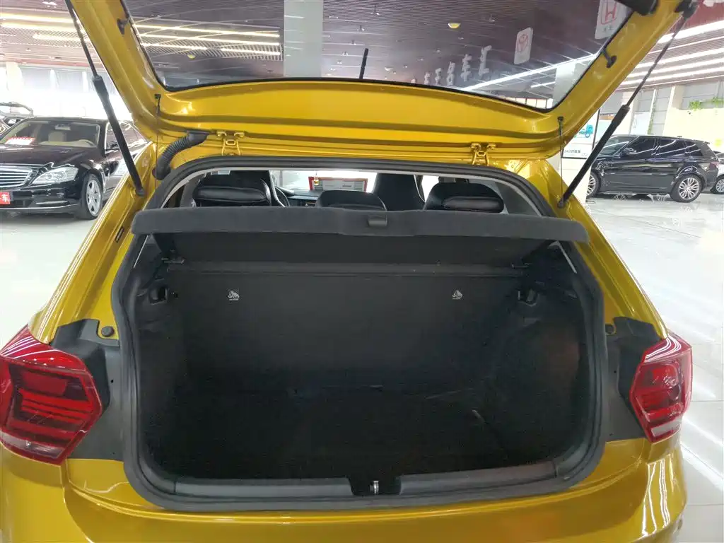Volkswagen Polo 2021 Plus 1.5L Automatic Panorama Enjoyment Edition фото 9