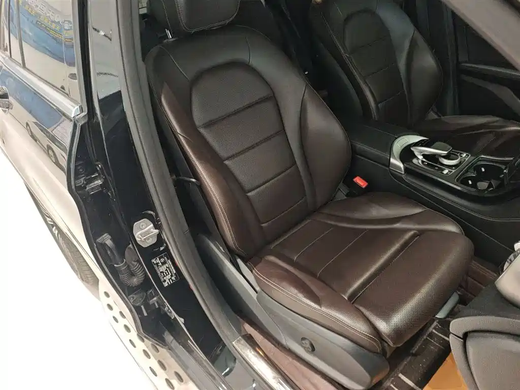 Mercedes-Benz GLC 2018 Facelift GLC 200 4MATIC фото 17