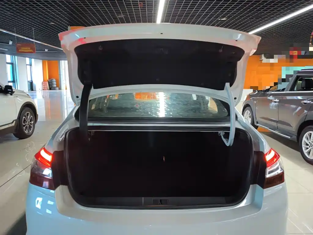 Photo 19 - Peugeot 408