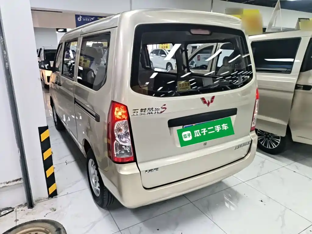 Wuling Motors Wuling Rongguang 2017 2015 1.2L S Base CNG