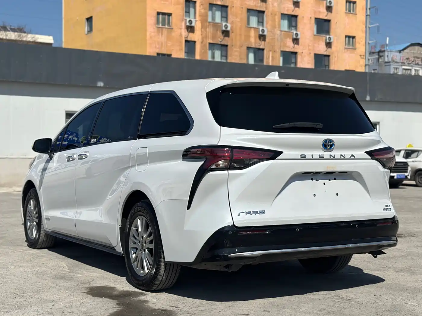 Toyota Sienna 2023 2.5L Hybrid Luxury Edition фото 13