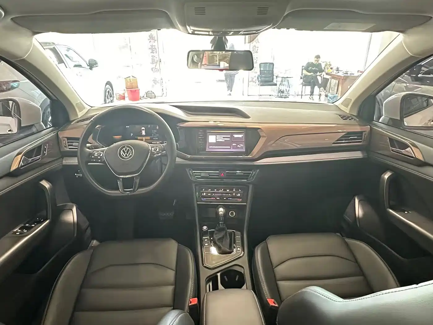Volkswagen Tharu 2022 280TSI FWD Luxury Edition фото 8