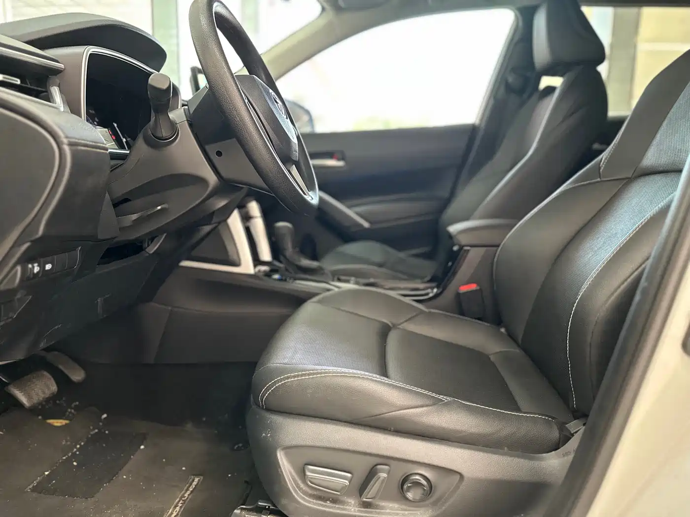 Toyota Frontlander 2023 2.0L CVT Luxury Edition фото 6