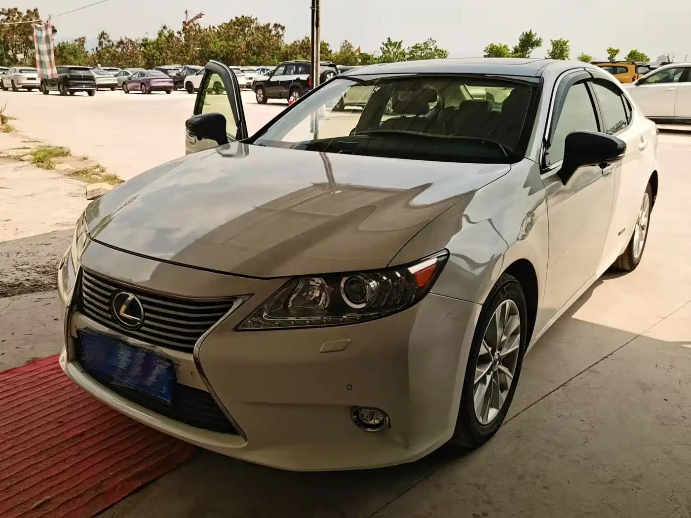 Фото 1 - Lexus ES