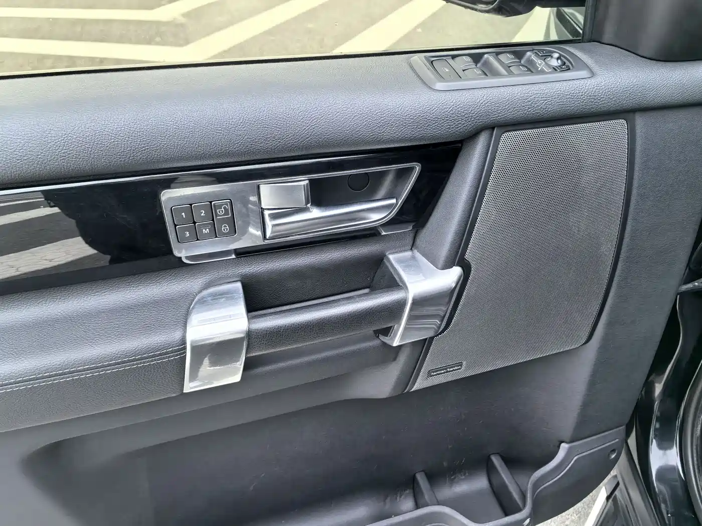 Land Rover Discovery 2011 3.0 SDV6 HSE Diesel фото 10