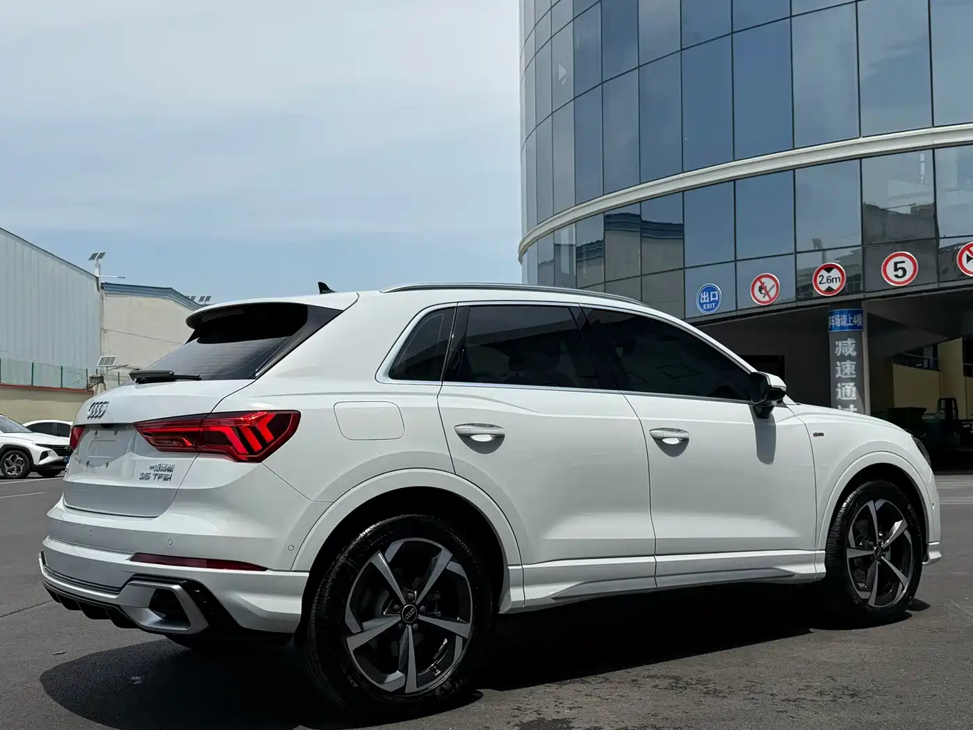 Audi Q3 2024 35 TFSI Fashion Sport фото 8