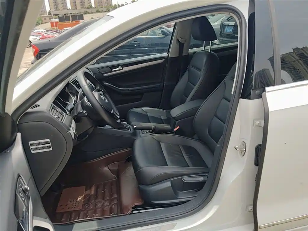 Volkswagen Sagitar 2016 230TSI 25th Anniversary Edition фото 15