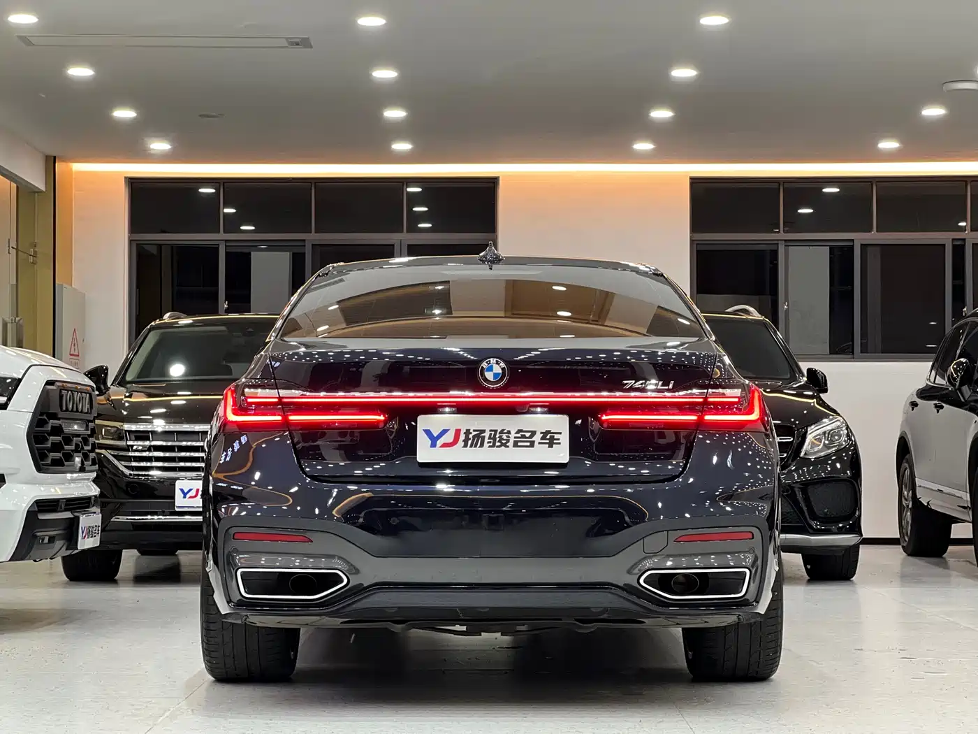 BMW 7 Series 2021 Model 740Li Leading M Sport Package фото 4