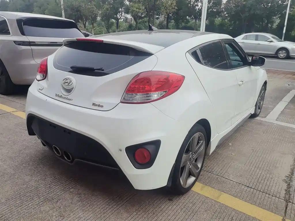 Hyundai Veloster 2012 1.6T Automatic Luxury фото 6