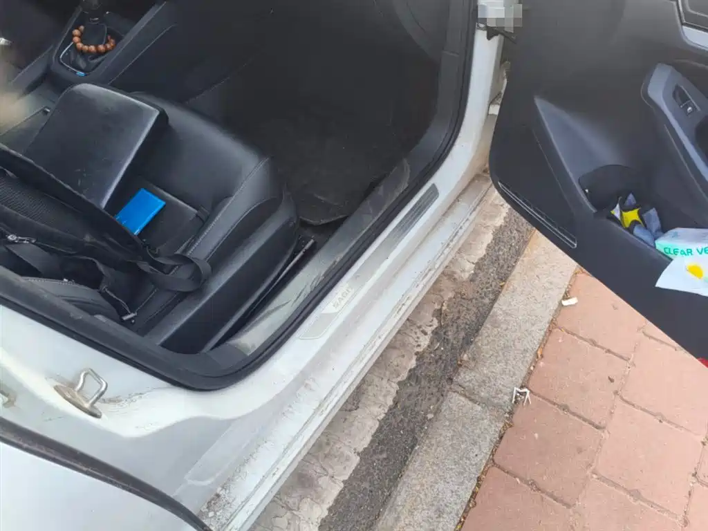 Volkswagen Sagitar 2015 1.6L Automatic Comfort фото 20