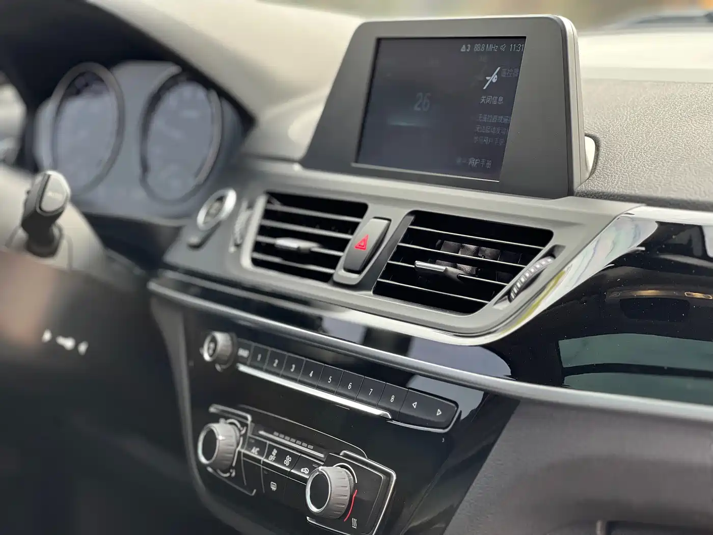 BMW 1 Series 2018 Facelift 118i Sport фото 25