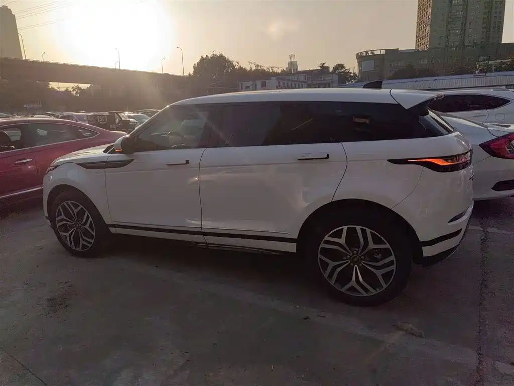 Land Rover Range Rover Evoque 2021 Range Rover Evoque L 249PS R-Dynamic S Performance Edition фото 4