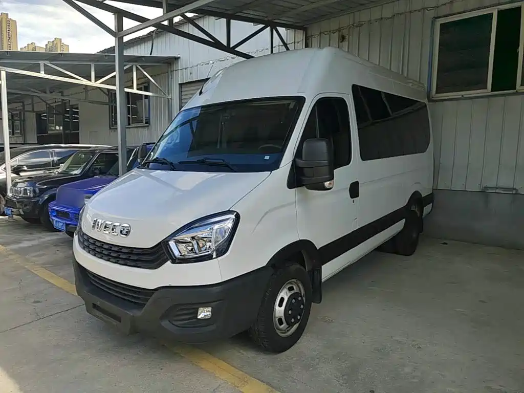 Iveco Daily 2022 2021 2.0T Manual Chaorui Long Wheelbase Short Overhang High Roof Manual Door F1A