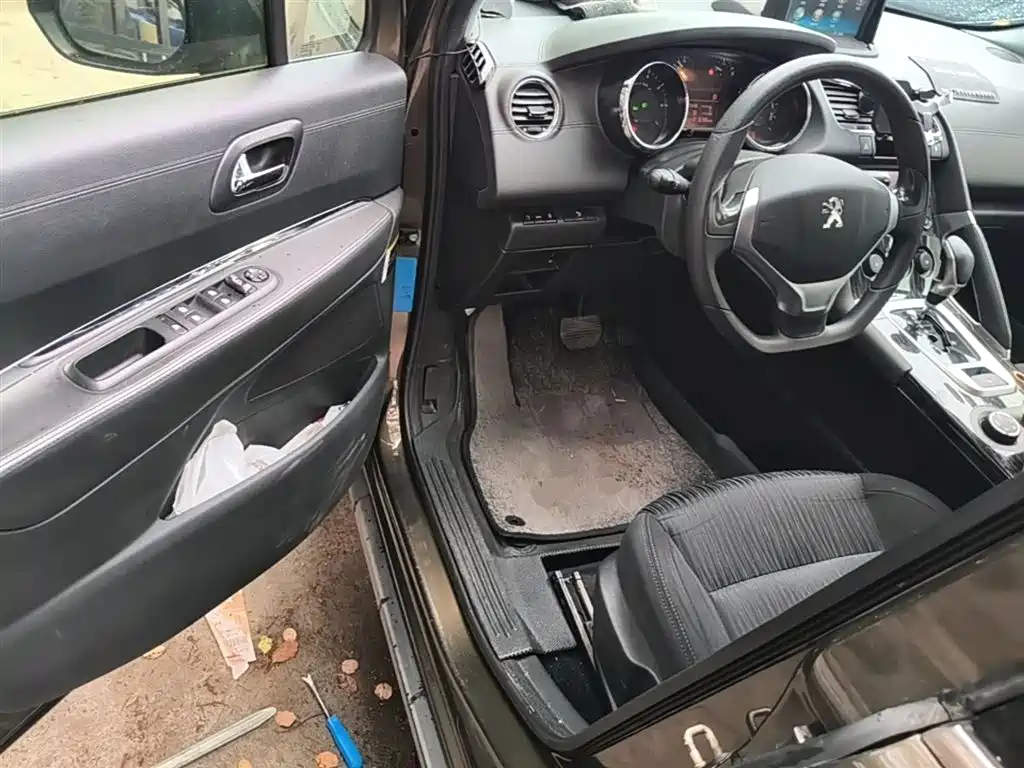 Peugeot 3008 2015 1.6THP Automatic Classic Edition фото 16