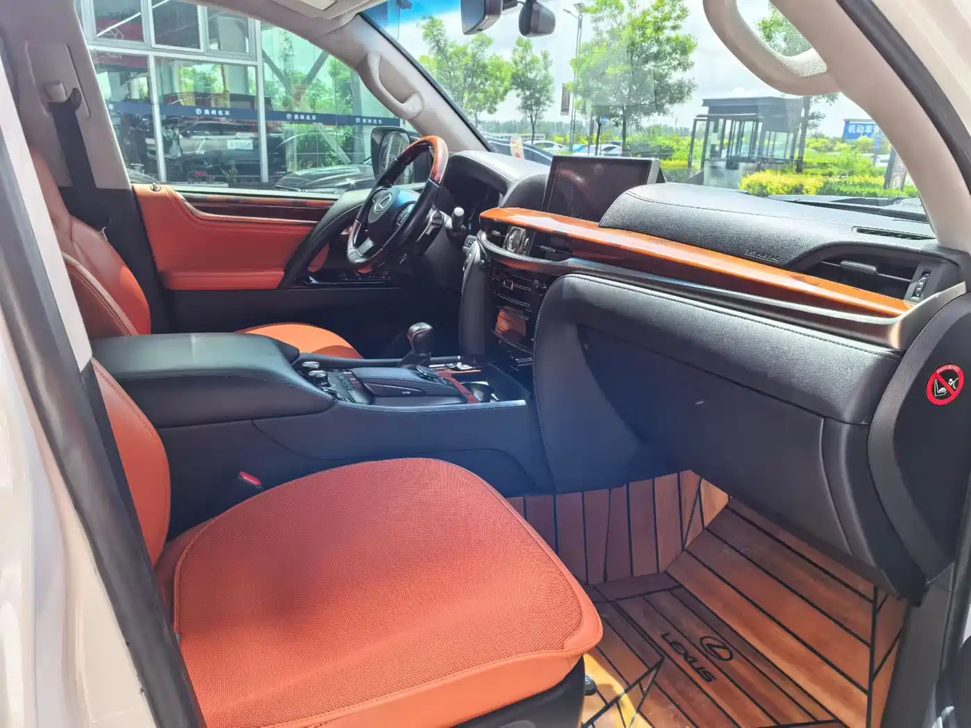 Lexus LX 2017 570 Dynamic Luxury фото 3