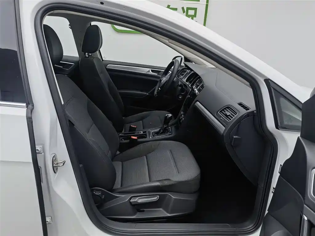 Volkswagen Golf 2018 1.6L Automatic Comfort фото 23