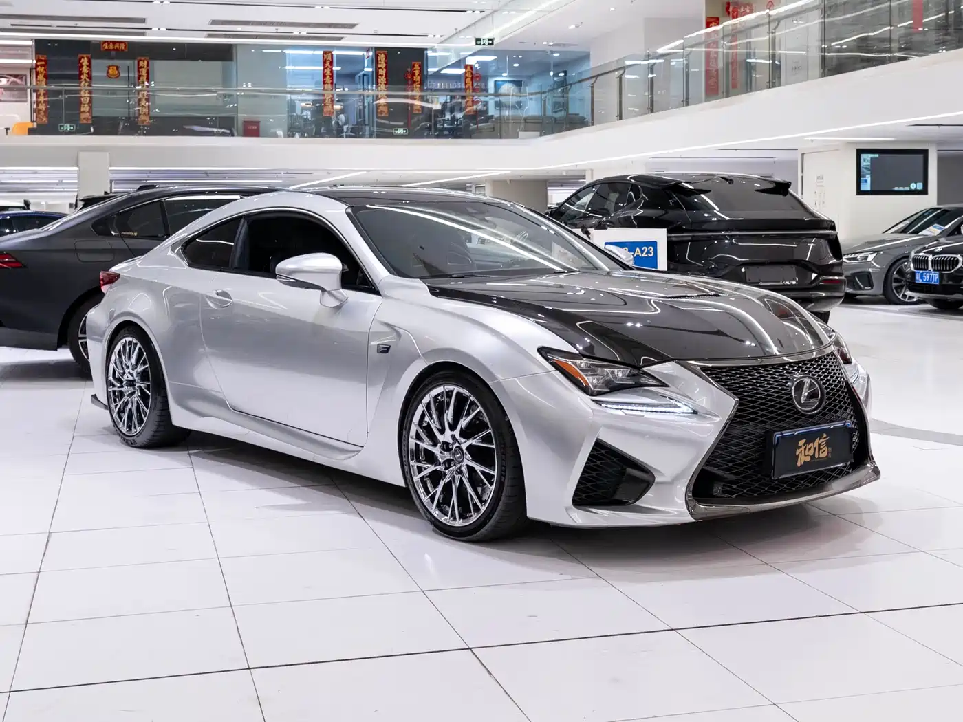Lexus RC F 2015 F 5.0L Carbon Fiber Edition фото 3
