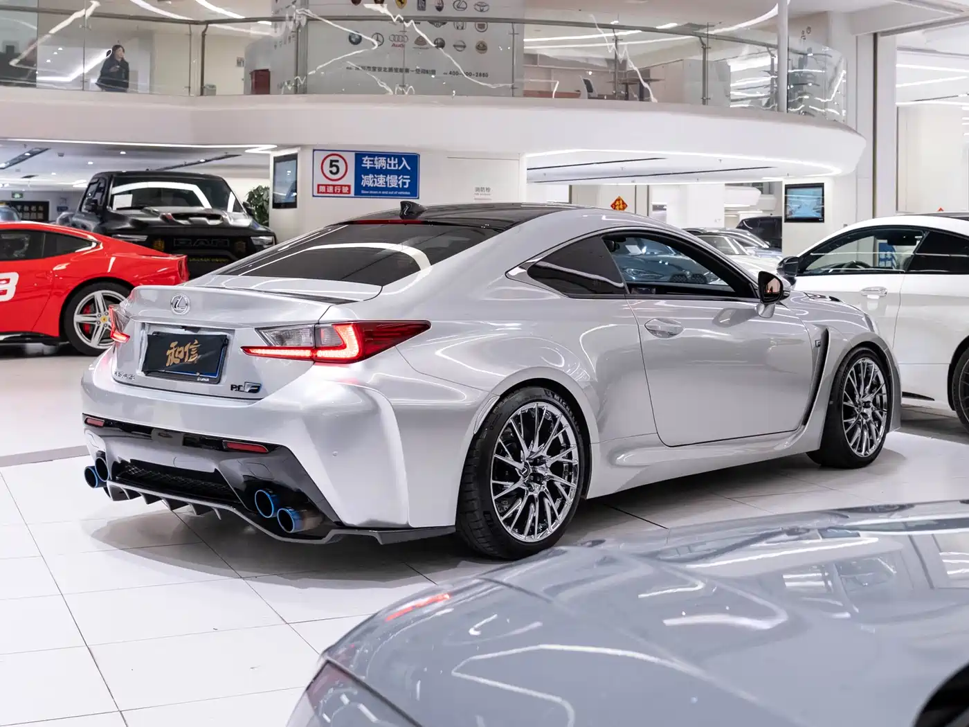 Lexus RC F 2015 F 5.0L Carbon Fiber Edition фото 7