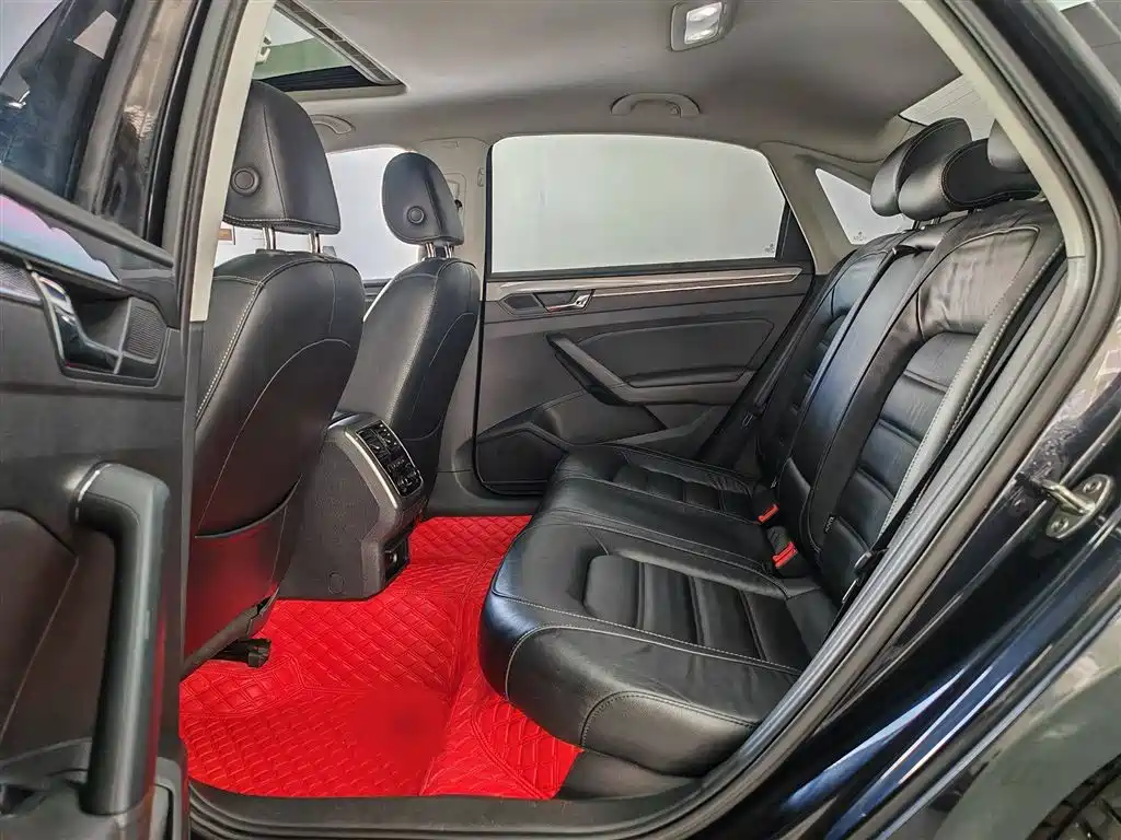 Volkswagen Passat 2017 330TSI DSG Prestige фото 11