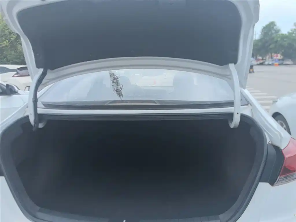 Hyundai Elantra 2016 Model 1.6L Automatic Smart Elite фото 19