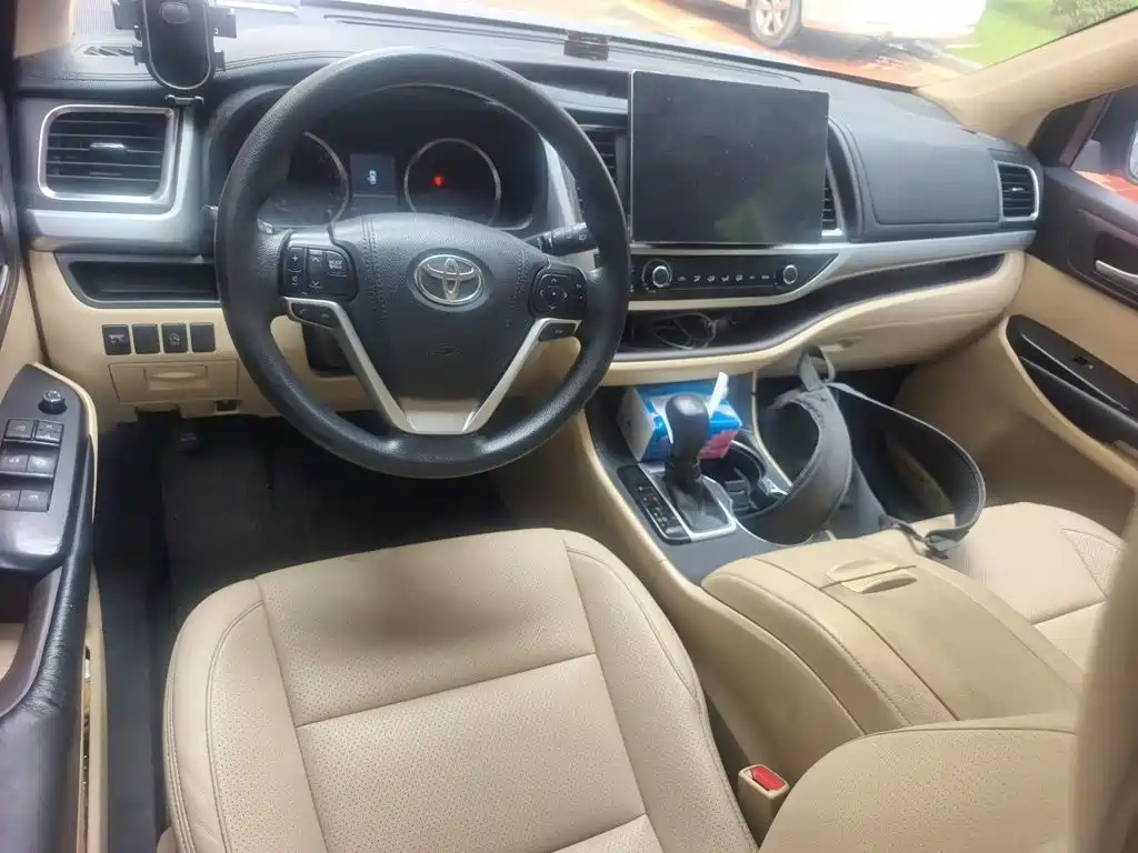 Фото 13 - Toyota Highlander