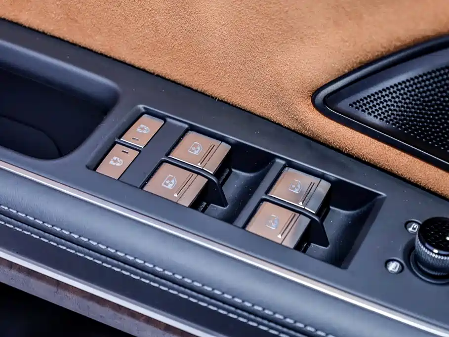 Фото 27 - Audi A8