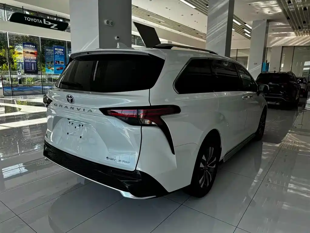 Toyota Granvia 2026 Model 2.5L Hybrid Prestige PLUS AWD Trim фото 6