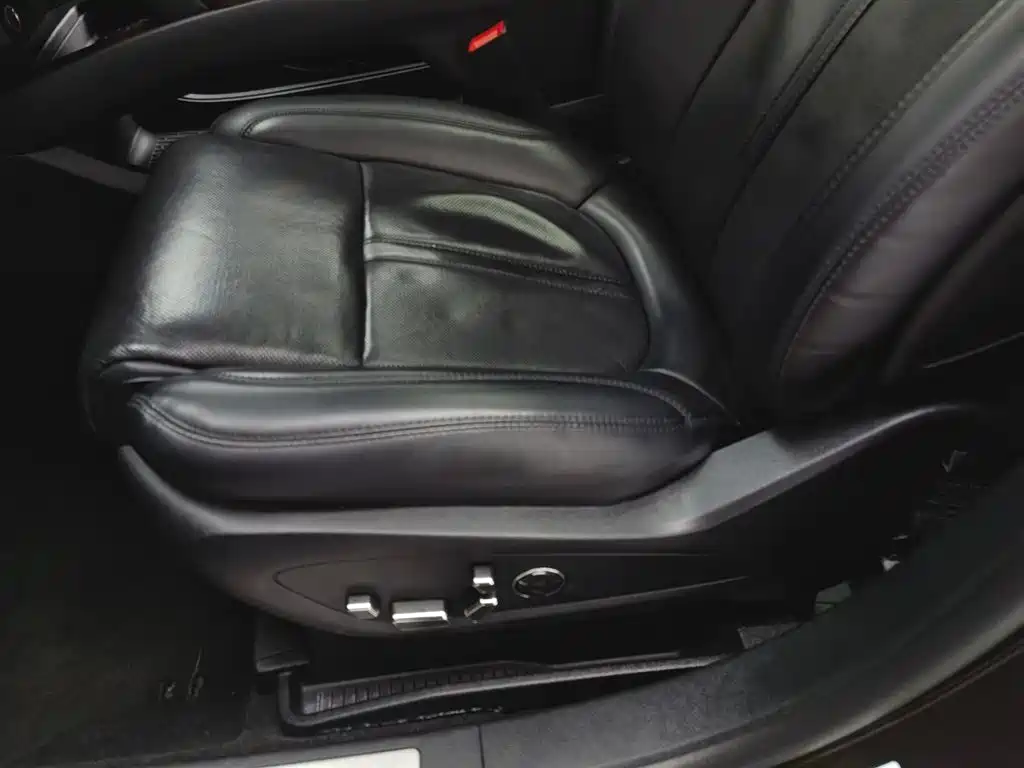 LINCOLN NAVIGATOR (IMPORT)