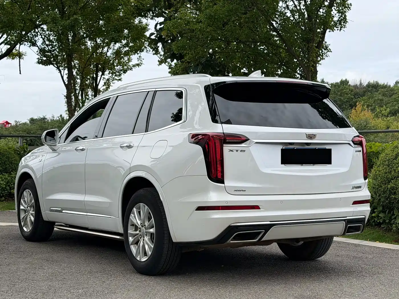 Photo 6 - Cadillac XT6