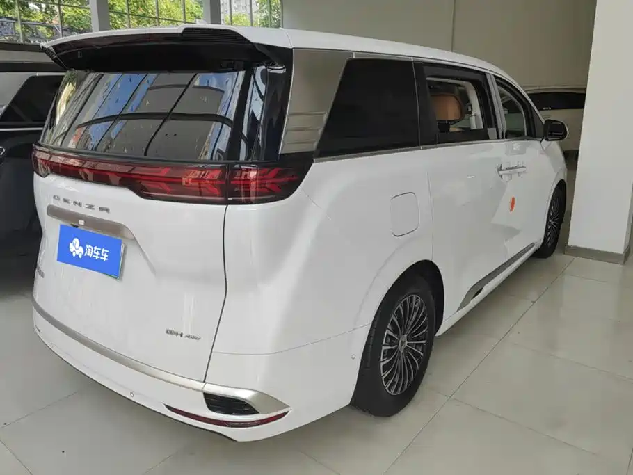 Denza D9 2023 2022 DM-i 970 AWD Flagship