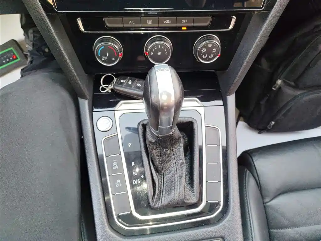 Volkswagen Magotan 2018 330TSI DSG Leading фото 14