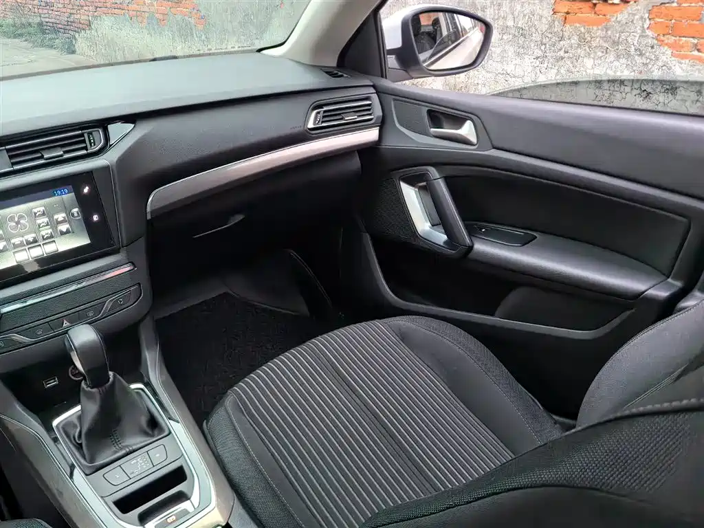 Peugeot 408 2014 1.8L Automatic Luxury Edition фото 12