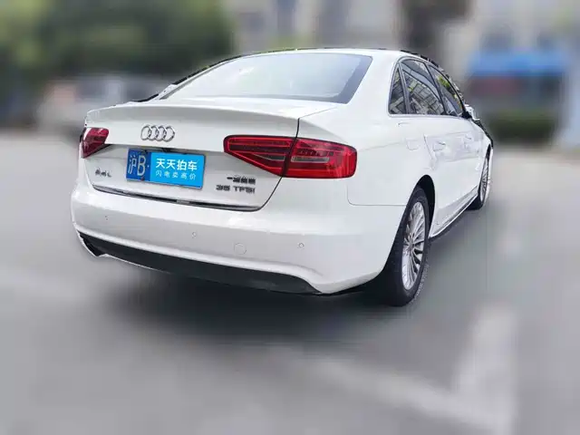 Audi A4L 2015 35 TFSI Auto Comfort — фото 2