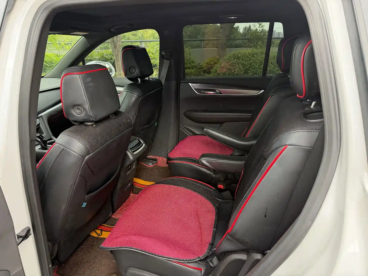 Photo 8 - Cadillac XT6