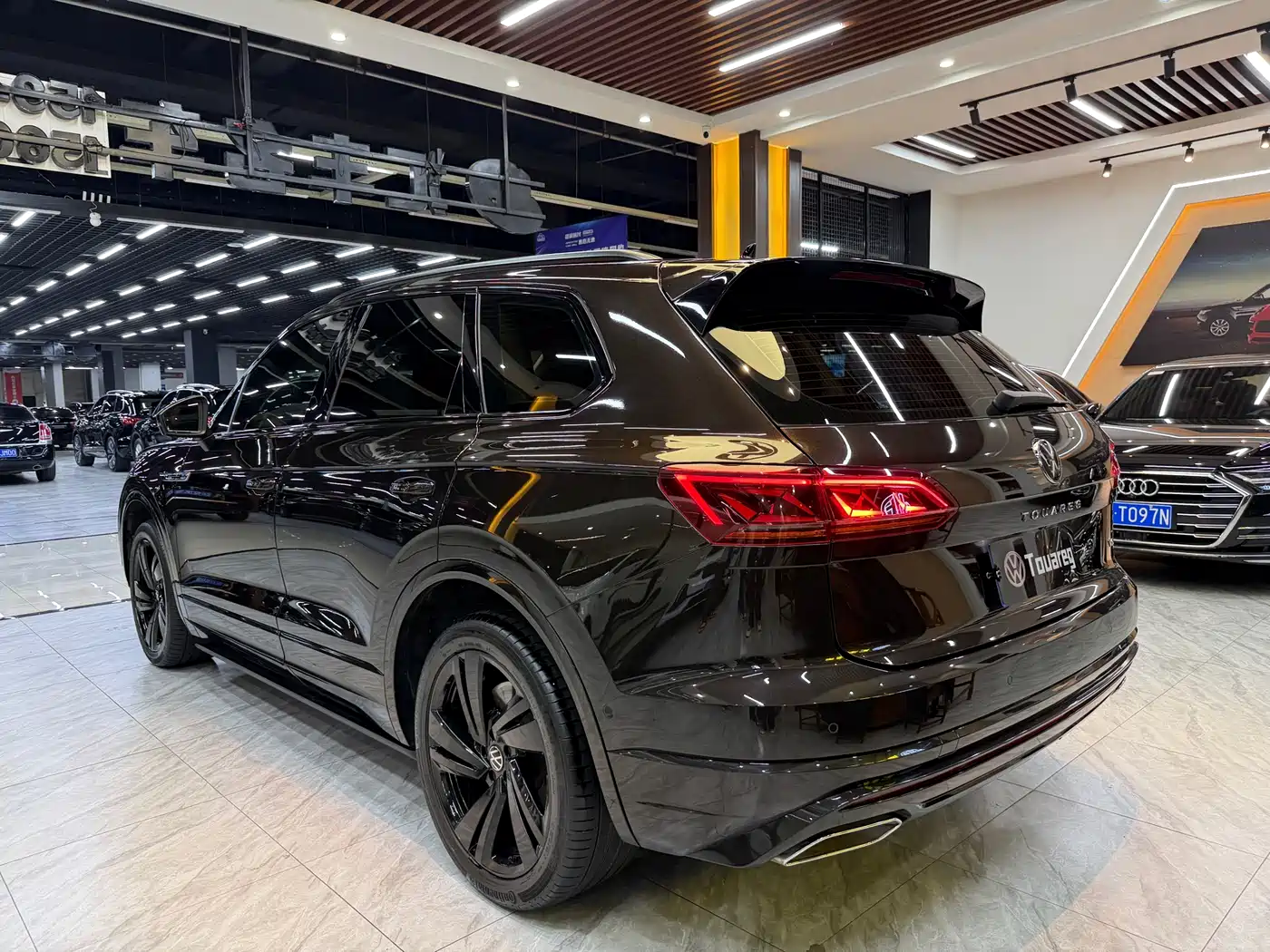 VOLKSWAGEN TOUAREG