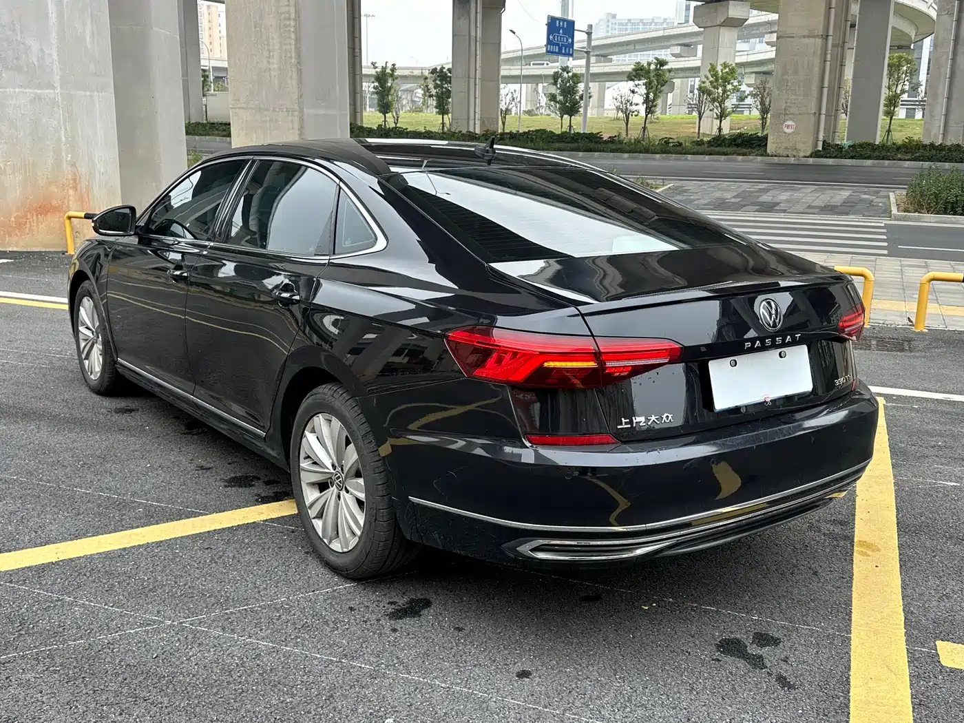 VOLKSWAGEN PASSAT